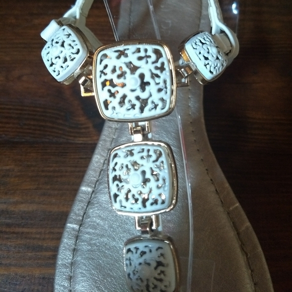 Palms Thong Ankle Strap Sandles - Picture 3 of 8